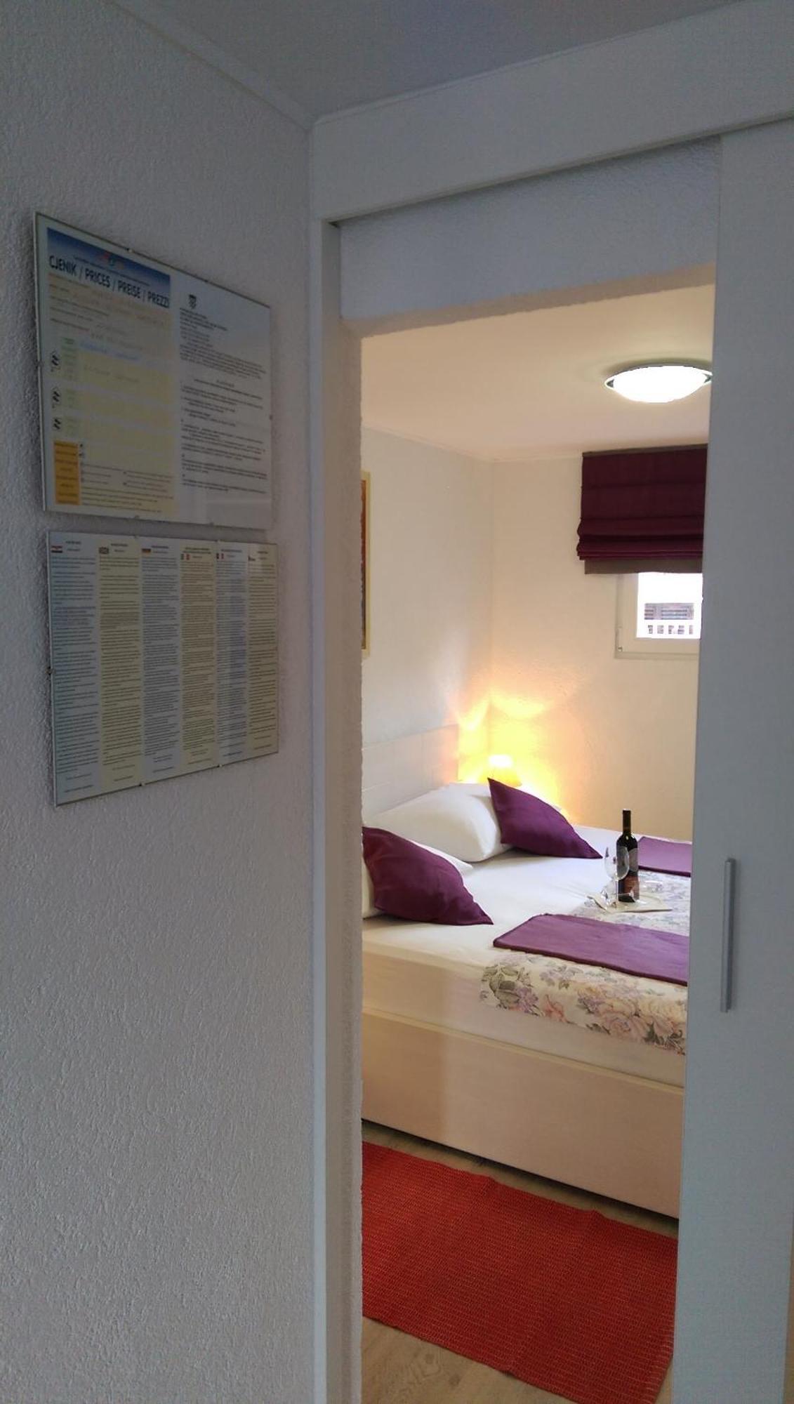Apartments Paola Trogir Room photo