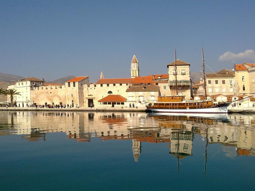 Apartments Paola Trogir Room photo